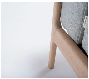 Kreslo s konštrukciou z dubového dreva s modrosivým textilným sedadlom Gazzda Fawn