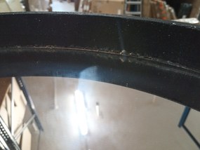 AKCIA Čierne okrúhle zrkadlo s koženou rukoväťou NAHAD Ø50 cm II. akosť