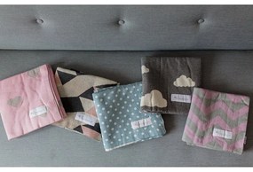 Ružovo-šedá bavlnená detská deka Kindsgut Zigzag, 80 x 100 cm