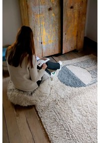 Biely vlnený taburet Berber Soul – Lorena Canals