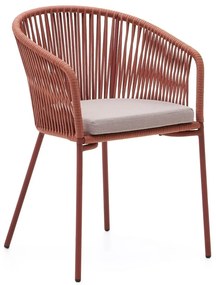 Terakotová kovová/polstrovaná záhradná stolička Yanet – Kave Home