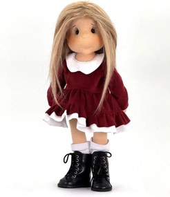 Bordové zamatové šaty pre bábiku – elegantný outfit s bielym golierom