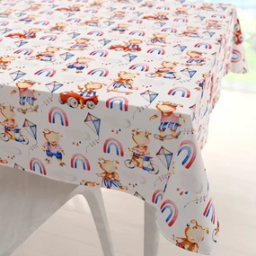 Biante Detský bavlnený štvorcový obrus Sandra SA-521 Modro-červení psíkovia s autami na bielom 130x130 cm
