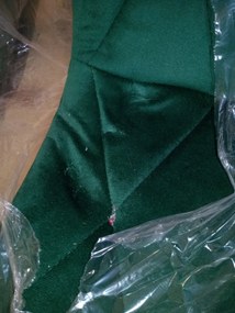 AKCIA Tmavozelená zamatová jedálenská stolička LIBRA s čiernymi nohami II. akosť