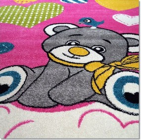Dekorstudio Detský koberec KIDS - Ružový s Mackom Rozmer koberca: 200x290cm