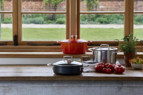 Hrniec Le Creuset nepriľnavý hliník s úchytmi 30 cm