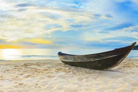 Samolepiaca fototapeta osamelá loďka na pláži