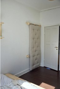 Tmavohnedé menčestrové kreslo Hooked – Karup Design