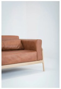 Koňakovohnedá pohovka z byvolej kože s konštrukciou z dubového dreva Gazzda Fawn, 240 cm