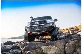 LEAN CARS Toyota Hilux batérie auto čierna maľované