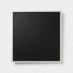 Toptabule.sk  Čierna tabuľa na magnetky v drevenom bielom ráme COLOR 120x90 cm