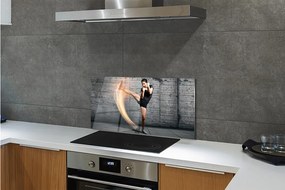 Sklenený obklad do kuchyne žena cvičenec 125x50 cm