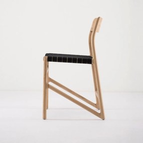 Jedálenská stolička z masívneho dubového dreva s čiernym sedadlom Gazzda Fawn