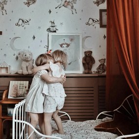 Tapeta francúzskej postavičky na svetlom nebi 280x100 cm