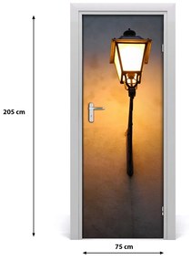 Fototapeta samolepiace dvere stará ulička lampa 75x205 cm