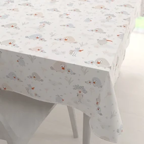 Biante Detský bavlnený obdĺžnikový obrus Sandra SA-614 Veselé vtáčiky na bielom 120x140 cm