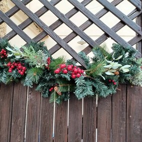 DECOLED Veniec s červenými bobuľami, 270 cm, olejovaný