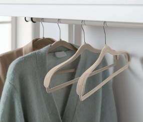 Vešiaky na šaty s výstužou v oblasti ramien, 4 ks