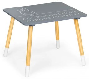 Roztomilý detský stolík s dvomi stoličkami zajačikmi