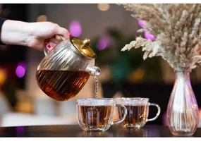 Kanvica na čaj so sitkom 1 l Tulip – Vialli Design