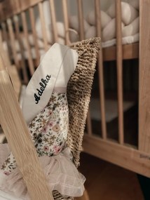 Plyšový zajačik jarné kvety v béžovej sukni s menom dieťaťa