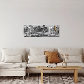 Obraz - Veľkomesto so žltou vežou (s hodinami) (90x30 cm)