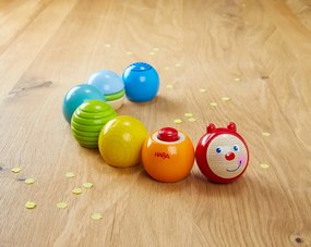 Drevená húsenička s vizuálnymi a akustickými efektmi