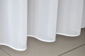 Dekorstudio Jednofarebná záclona - Biela - vlastný rozmer Uchytenie závesu: Dekoračné krúžky hnedé, Šírka záclony: 450cm