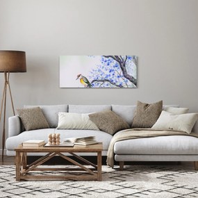 Obraz - Vtáčik na strome s modrými kvetmi (120x50 cm)