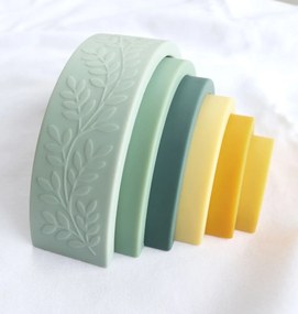 A Little Lovely Company - montessori stohovacia dúha - zelená a žltá