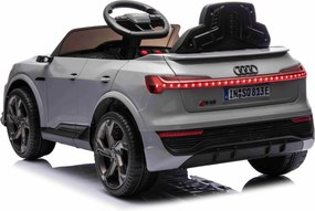 Ramiz Audi SQ8 vozidlo Sivá