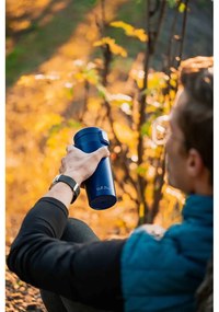 Tmavomodrý cestovný termohrnček Vialli Design Fuori, 400 ml