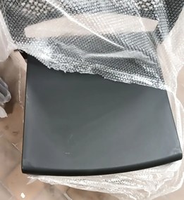 AKCIA Čierna plastová stolička PAGI II. akosť