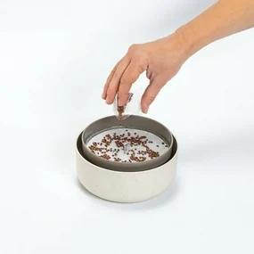 Plastia Microgreens, slonová kosť s kávovou usadeninou