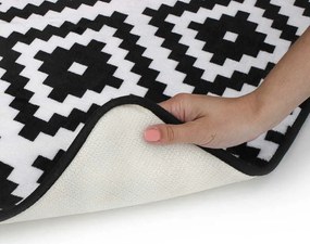 Penový koberec GEOMETRIC 120x160 cm - čierny/biely