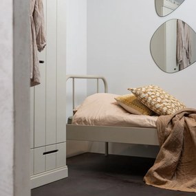 Béžová kovová jednolôžková posteľ s roštom 90x200 cm Mata – WOOOD