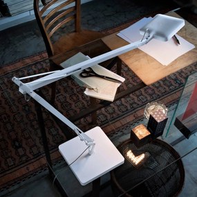 FLOS Kelvin Edge biela LED lampa na písací stôl
