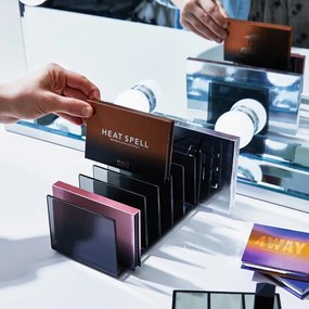 Matne čierny kúpeľňový organizér na kozmetiku z recyklovaného plastu Palette Station - iDesign