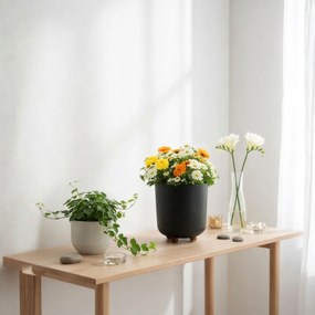 Plastový květináč na nožičkách Terra - výber z 6 prevedení