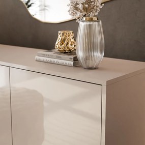 KOMODA ALWIN KAŠMÍR VYSOKÝ LESK 154 cm STRIEBORNÉ NOŽIČKY 13 cm