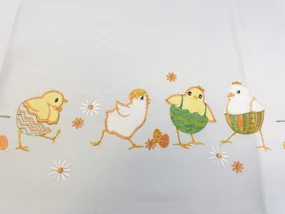 Veľkonočný obrus Kuriatka žlté 40x110cm TiaHome