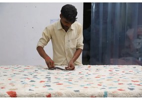 Krémový prateľný ručne tkaný bavlnený koberec 140x200 cm Terrazzo Marble – Lorena Canals