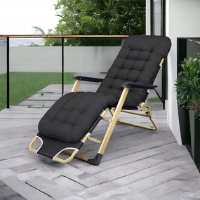Záhradné lehátko zlatej farby s čiernym vankúšom