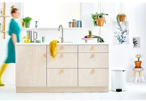 Biely nášľapný oceľový odpadkový kôš 20 l NewIcon – Brabantia