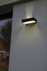 LUTEC Vonkajšie nástenné solárne inteligentné LED osvetlenie FADI so senzorom, 5 W, štvorcové, čiernobiele