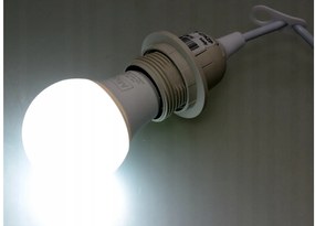 BERGE Stavebný a renovačný držiak lampy na žiarovky E27, kábel 230V s maticou