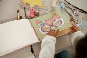 Kniha s vystrihovacími maskami Rosa