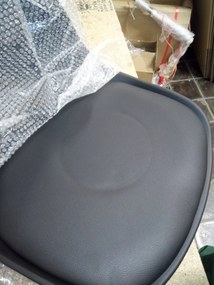 AKCIA Čierna barová stolička HOGA z eko kože II. akosť