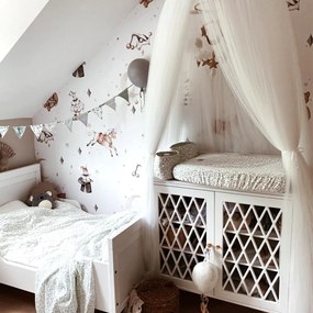 Tapeta francúzskej postavičky na svetlom nebi 280x100 cm