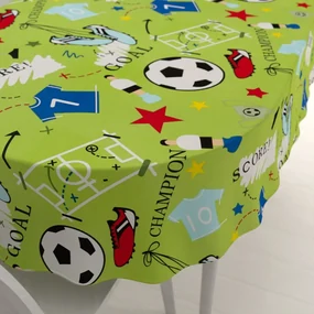 Biante Detský bavlnený oválny obrus Sandra SA-645 Futbal to je hra - na zelenom 50x100 cm